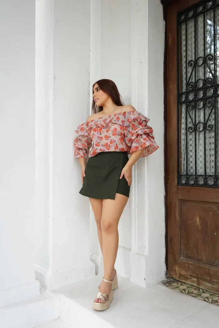 FALDA SHORT MILITARY - BLUSA PRIMAVERA FLORAL (3)
